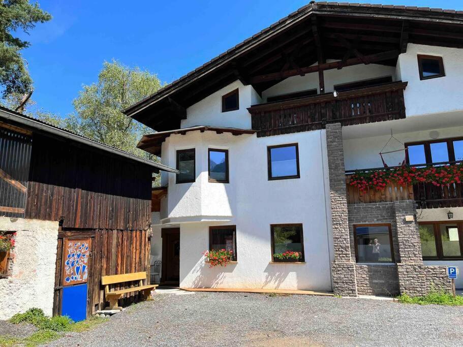 Haus Alberto - Haus Mit 2 Ferienwohnungen Ötztal-Bahnhof Eksteriør bilde